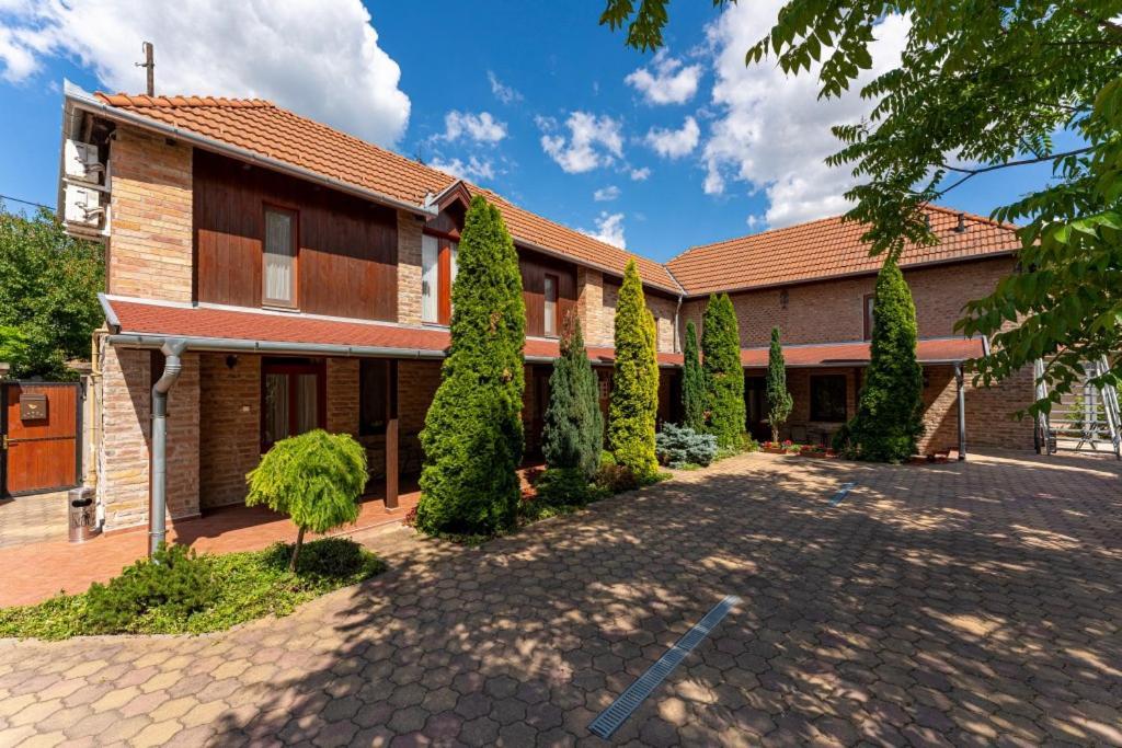 Varázskő Apartman Gyula Esterno foto